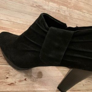 Dana Buchman Black Shooties